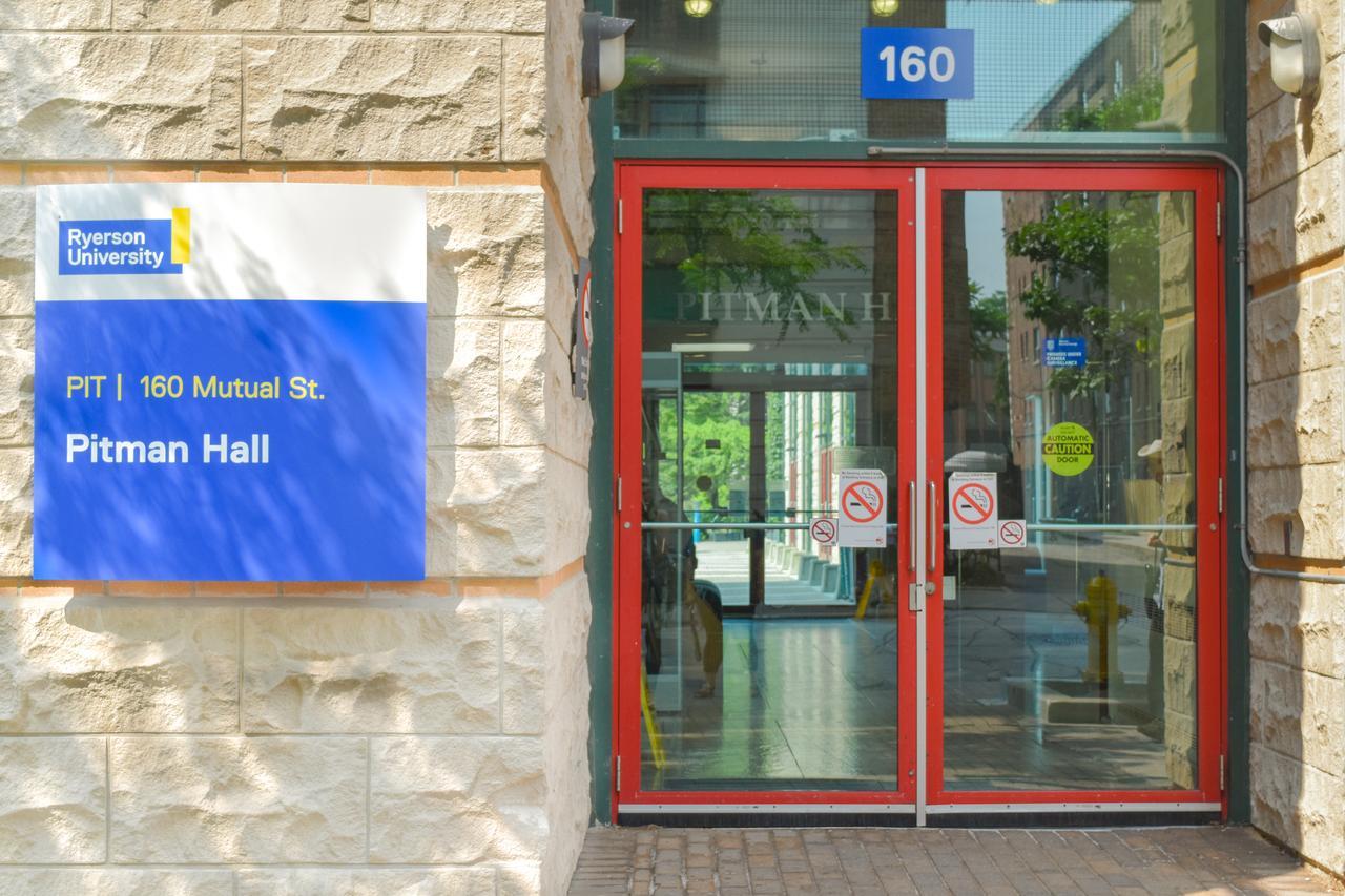 Toronto Metropolitan University- Pitman Hall Residence Buitenkant foto
